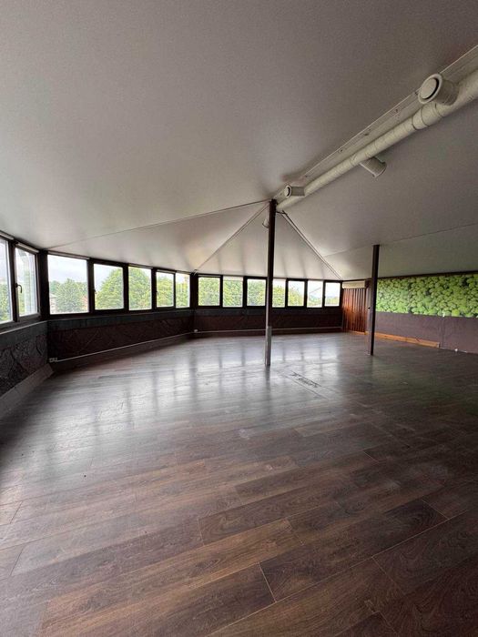 Продам велике комерційне окремостояче приміщення, м Нововолинськ