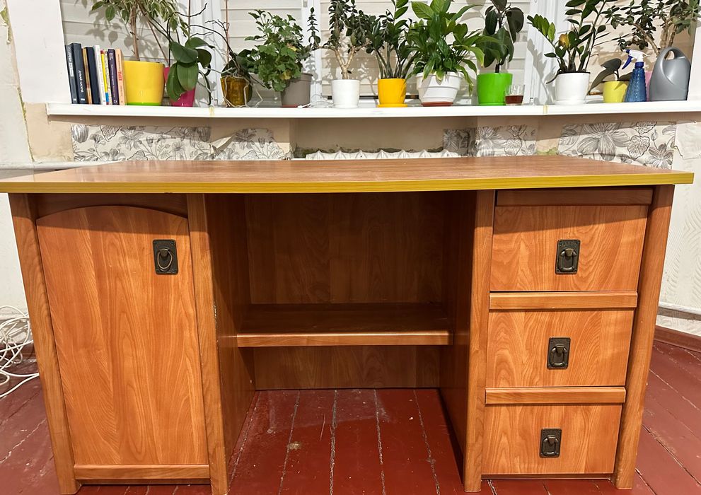 Продам письмовий стіл