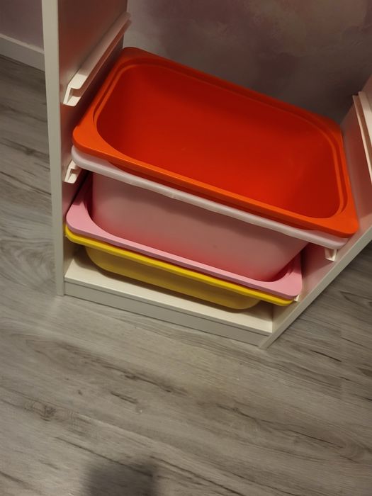Regal z pojemnikami Ikea