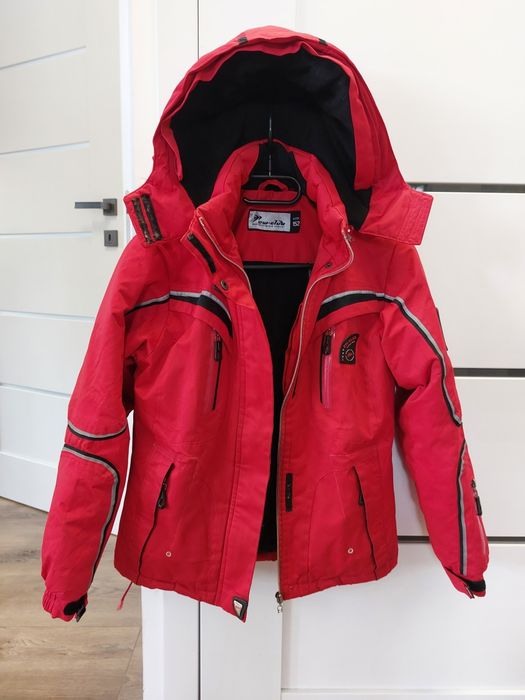 Czerwona Kurtka Narciarska 152 cm.