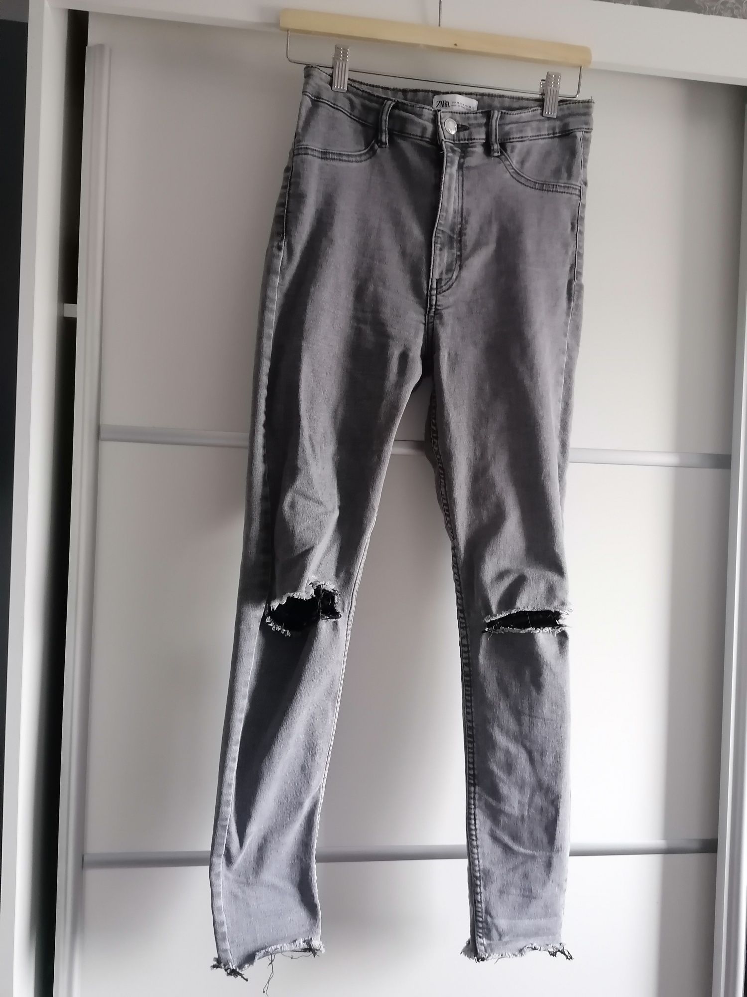 Szare jeansy Zara 38