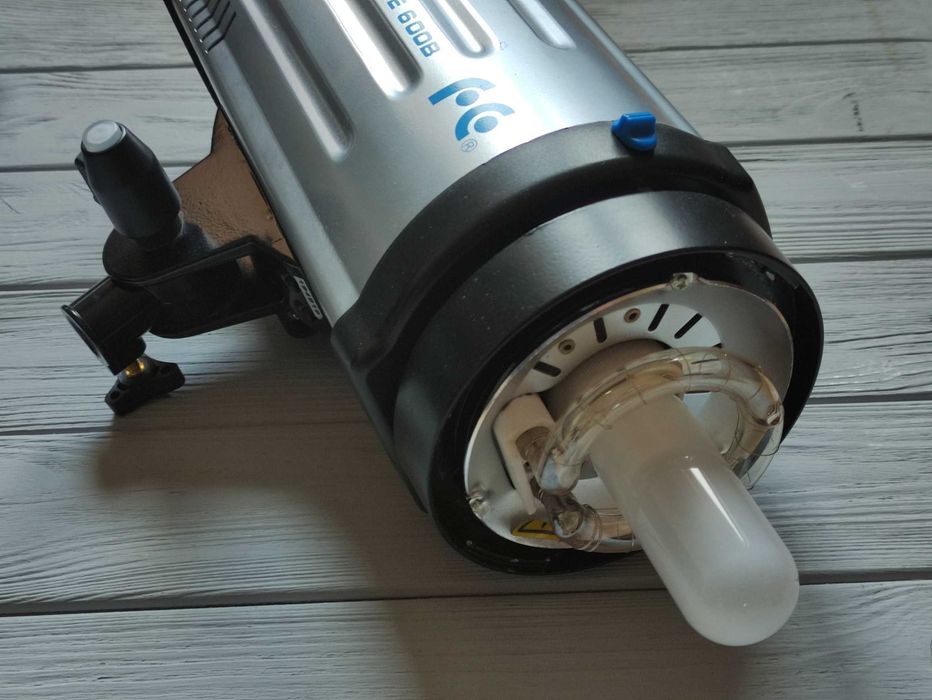 Комплект студійного світла Falcon Eyes 300 та 600