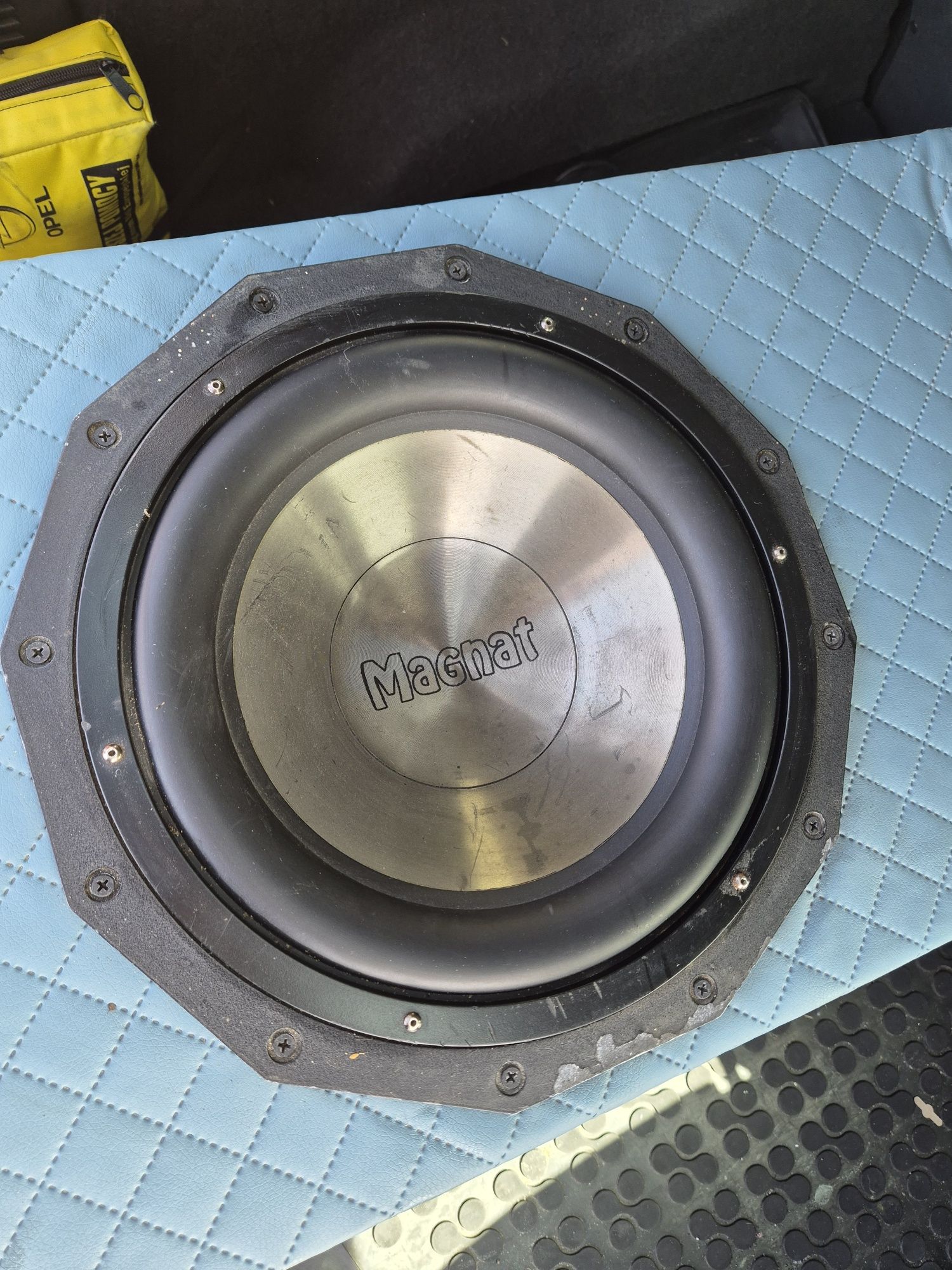 subwoofer 80x40x40cm