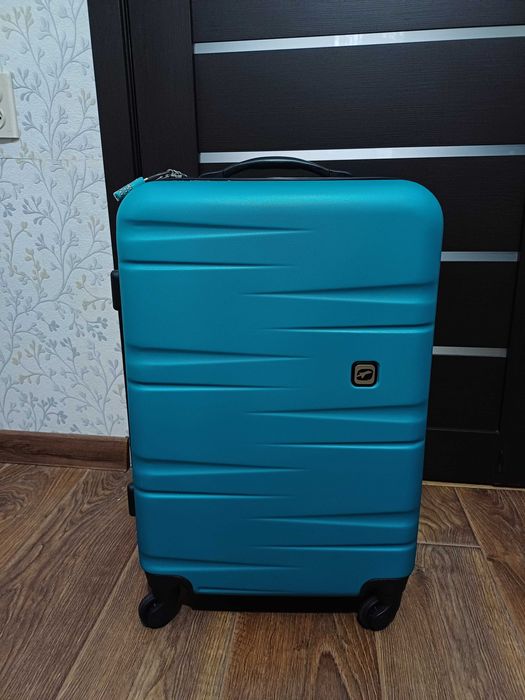 Валіза дорожня на колесах
