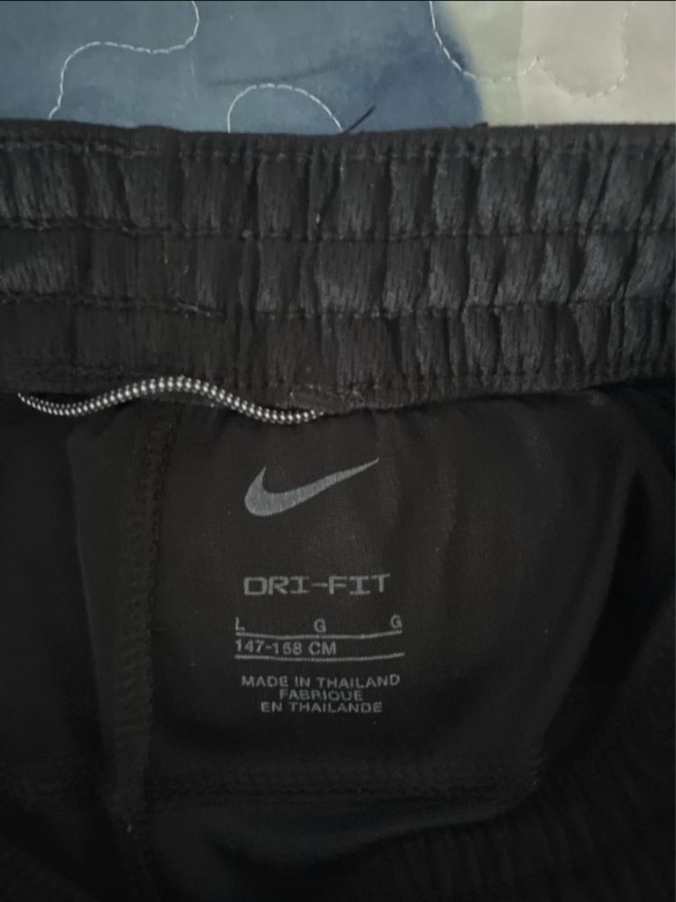 Calções Nike