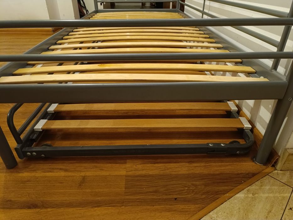 Łóżka Ikea Svarta-leżanka + dodatkowe wysuwane łóżko