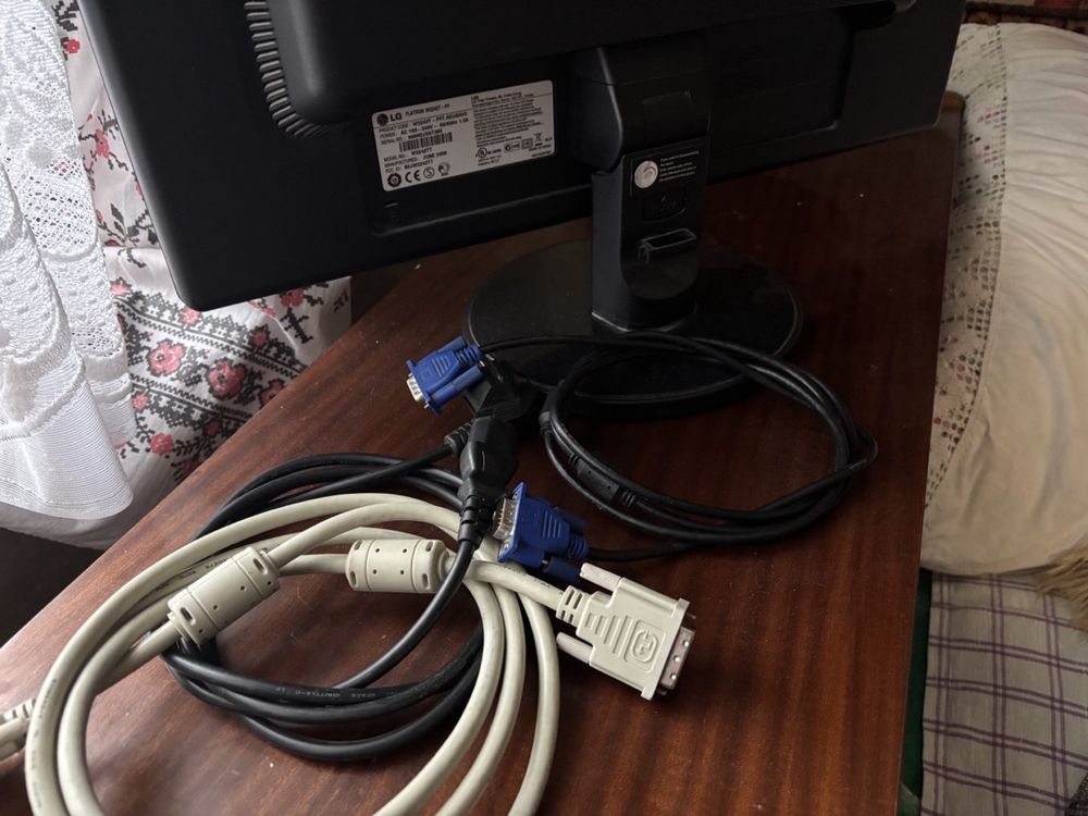 Монітор LG Flatron W2242T