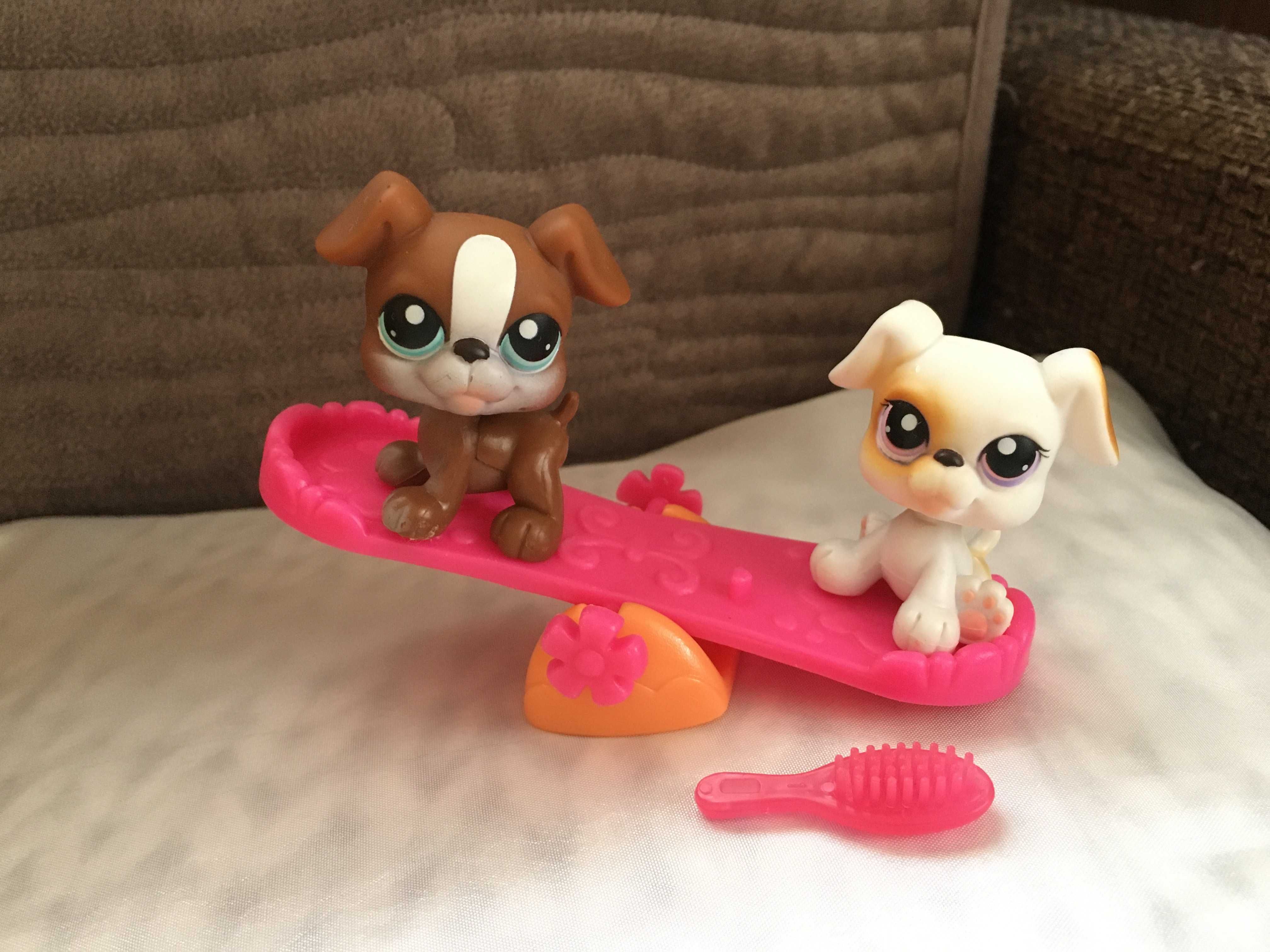 Figurka Littlest Pet Shop piesek bokser LPS #83 i 84 + huśtawka