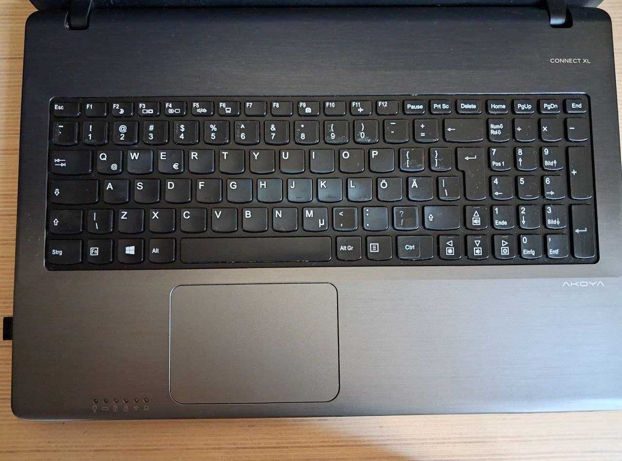Laptop Medion Akoya MD 99220 używany 238GB SSD 8GB RAM