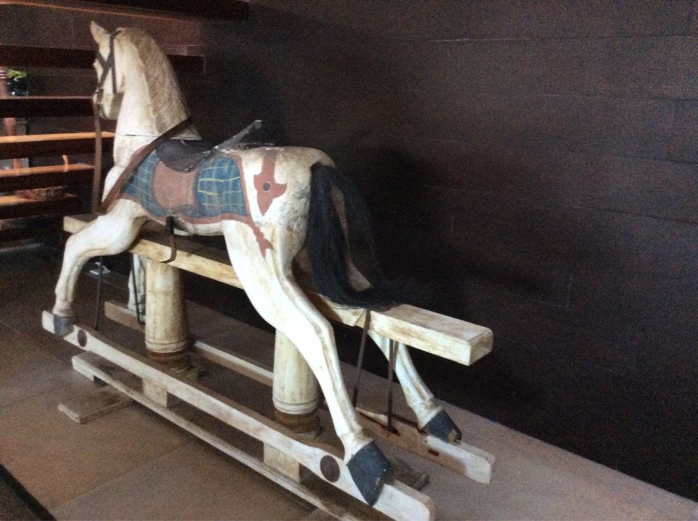 Cavalos de madeira antigo