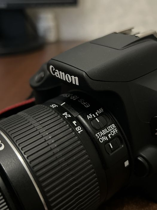 Фотоапарат Canon EOS 2000D