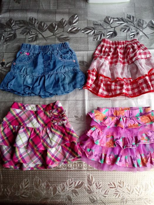 Zestaw ubrań na dziewczynkę sukienki buty spódniczki body czapki
