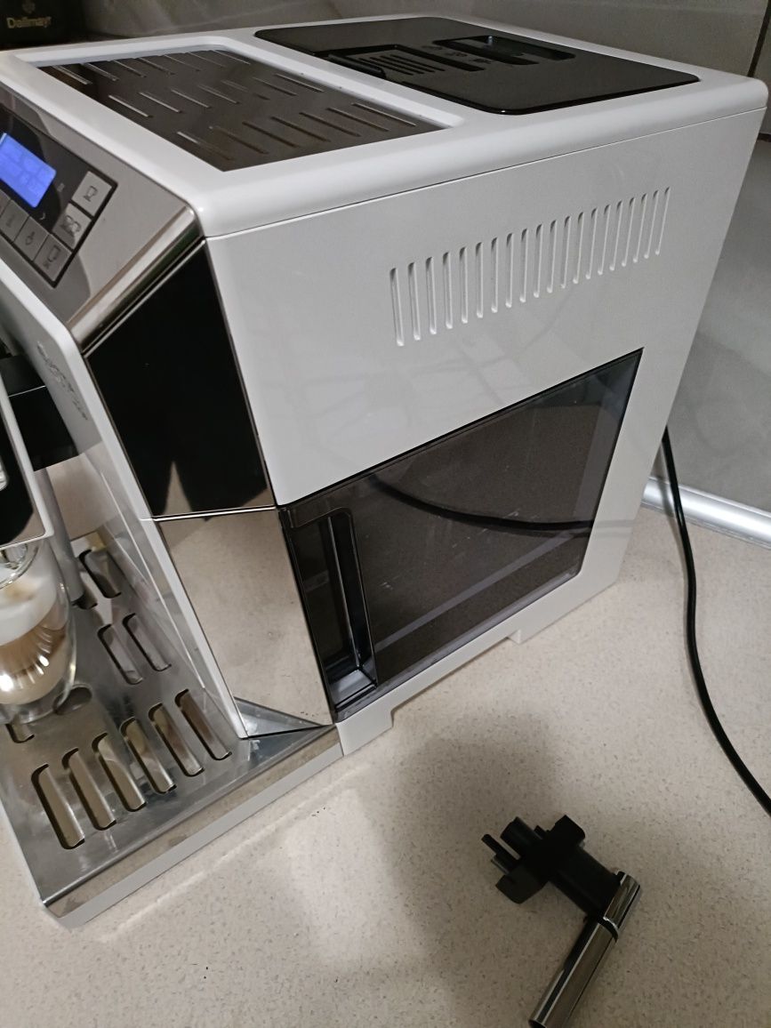 Кавова машина Delonghi Eletta Top