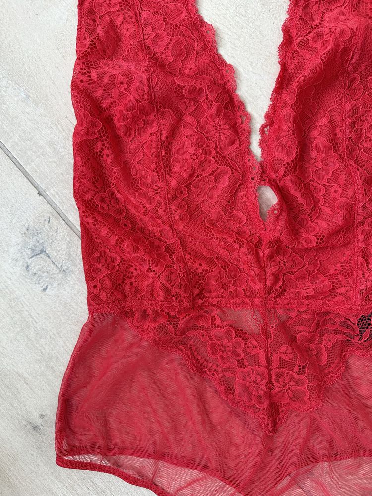 Красный боди со стрингами h&m р.s кружевной комбидресс