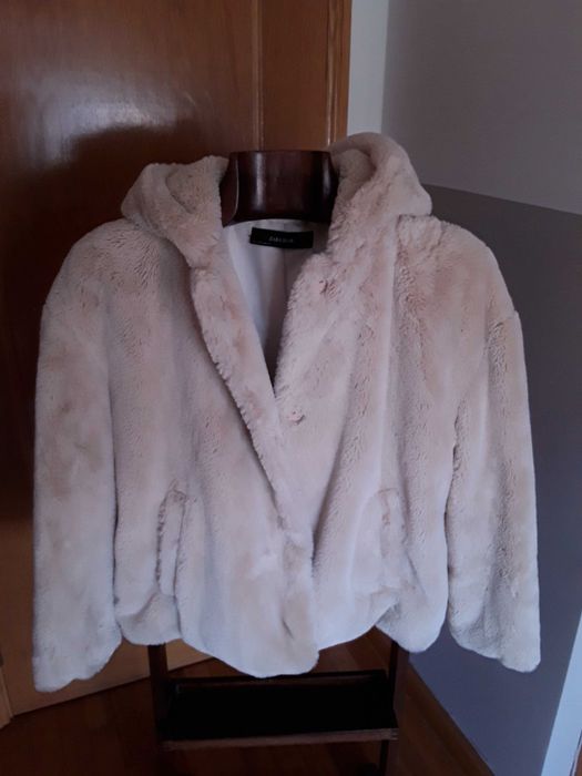 Casaco de pelo sintético, beije, da Zara - muito quentinho! NOVO!