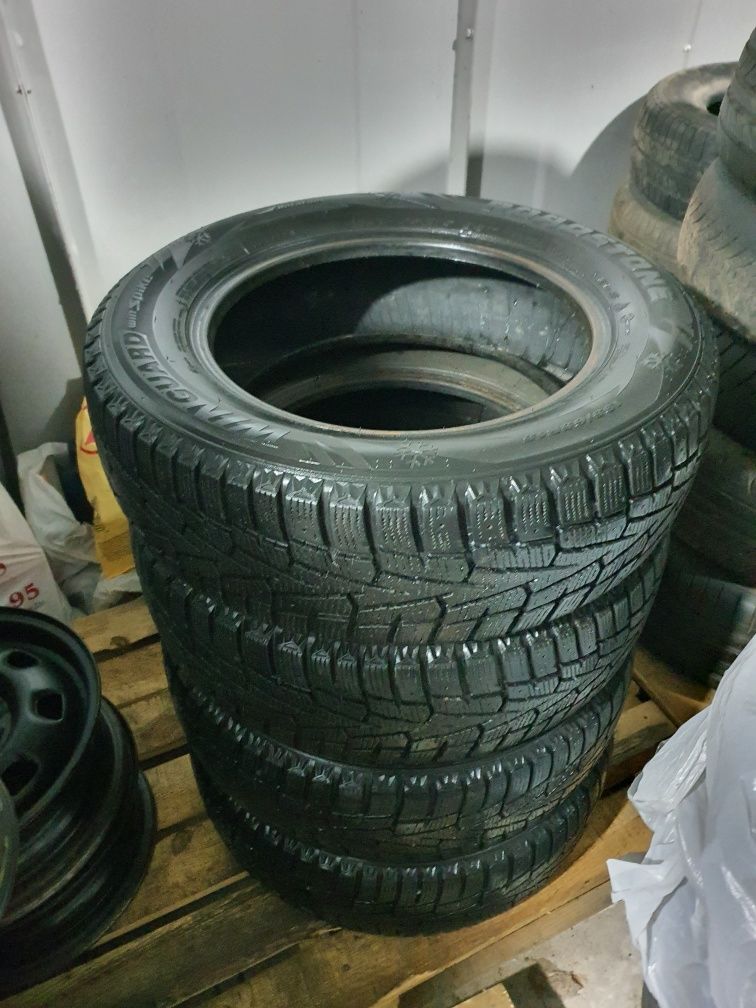 Резина зимняя, шины Roadstone R 15 195/65