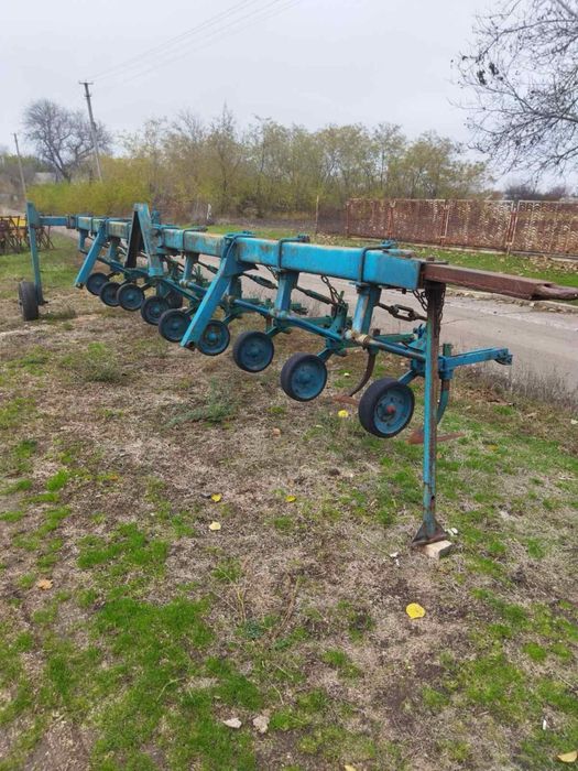 Продам міжрядний культиватор 9 секцій