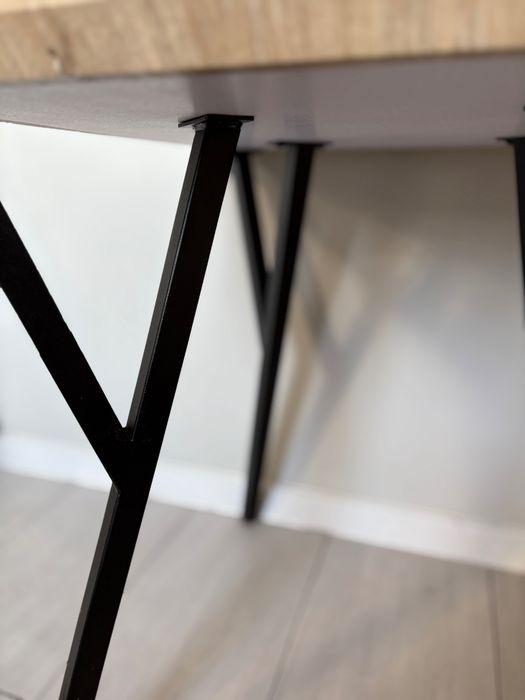 Stół jadalny 70x70 cm wysokość 75cm + dwa szare krzesła