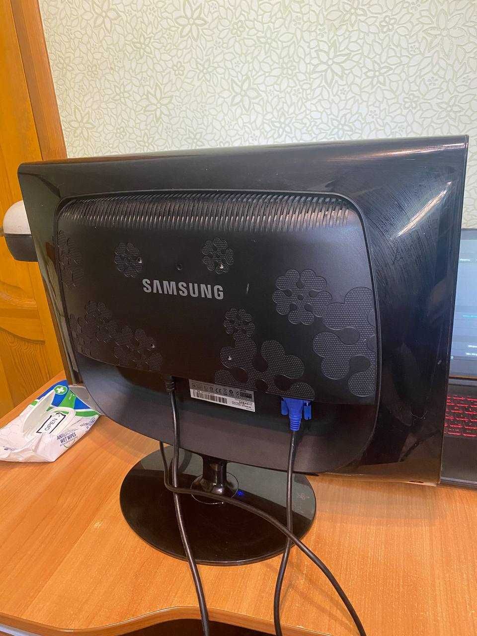 Монитор 22" Samsung 2233BW