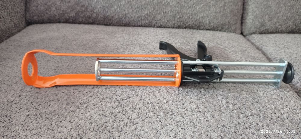 Pistolet do silikonu 3 Tloczkowy