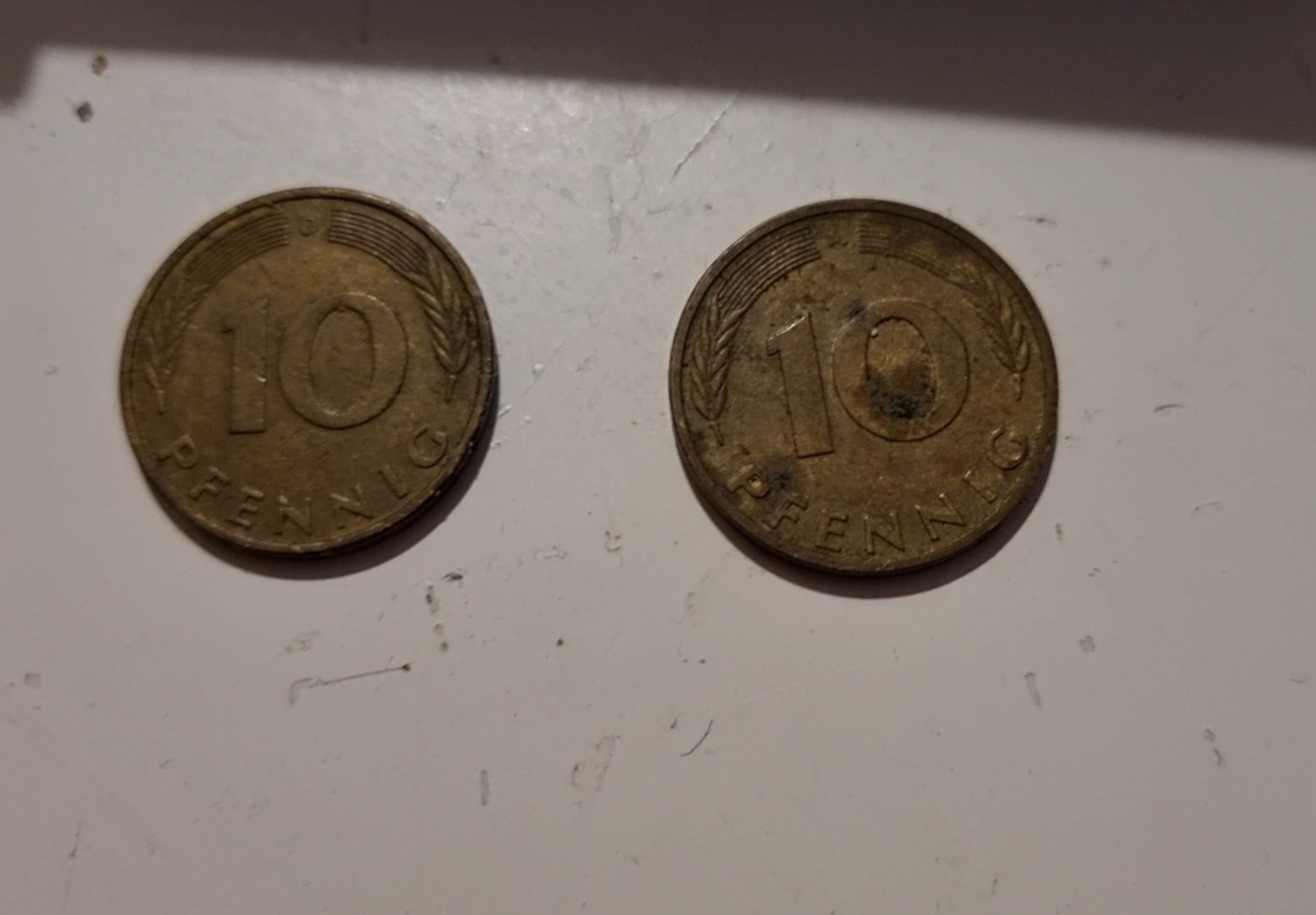 Дві монети номіналом 10 pfennig пфеннигов
