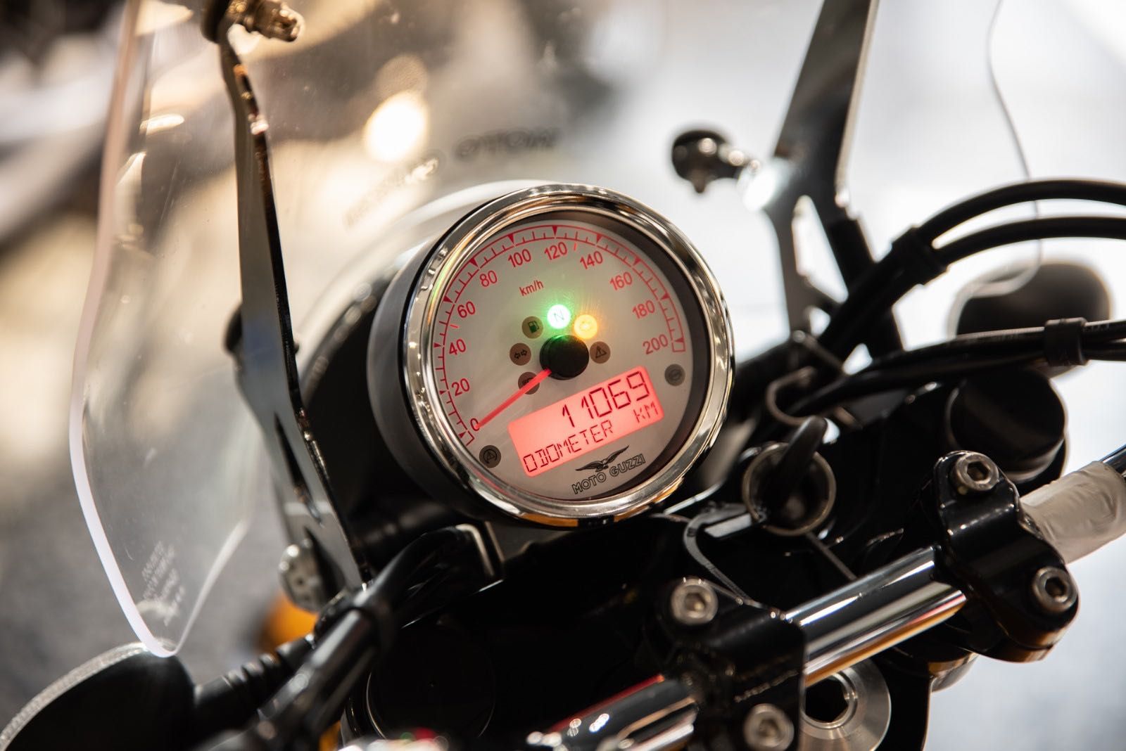 Moto Guzzi V9 Roamer de 2019 Impecável com Extras