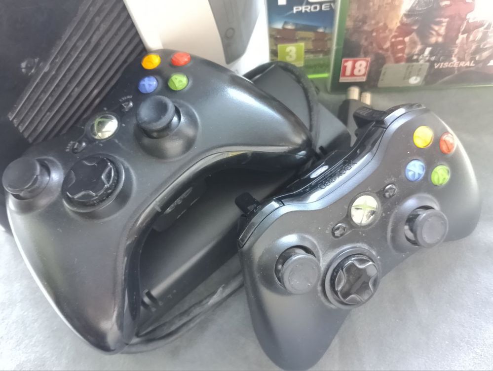 Xbox 360 два безпровідні джойстики