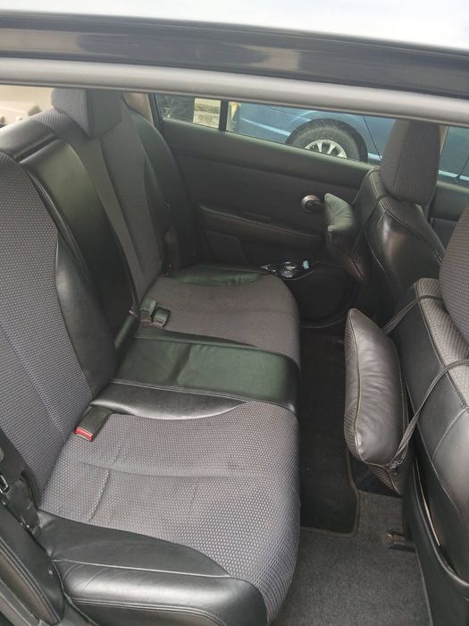 Nissan Tiida 2008, гарний стан