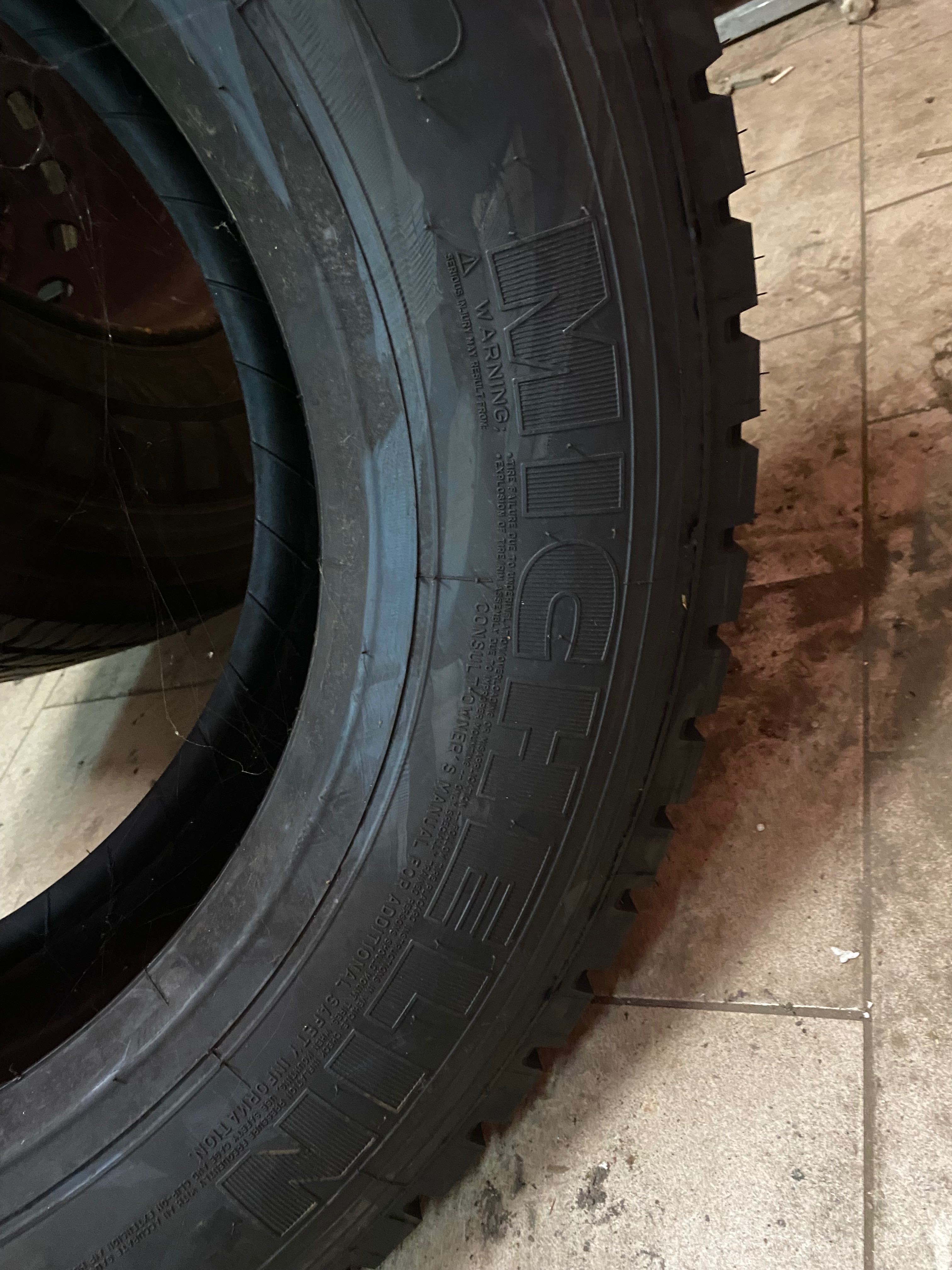 Michelin x t y 2 275 / 70 22.5
