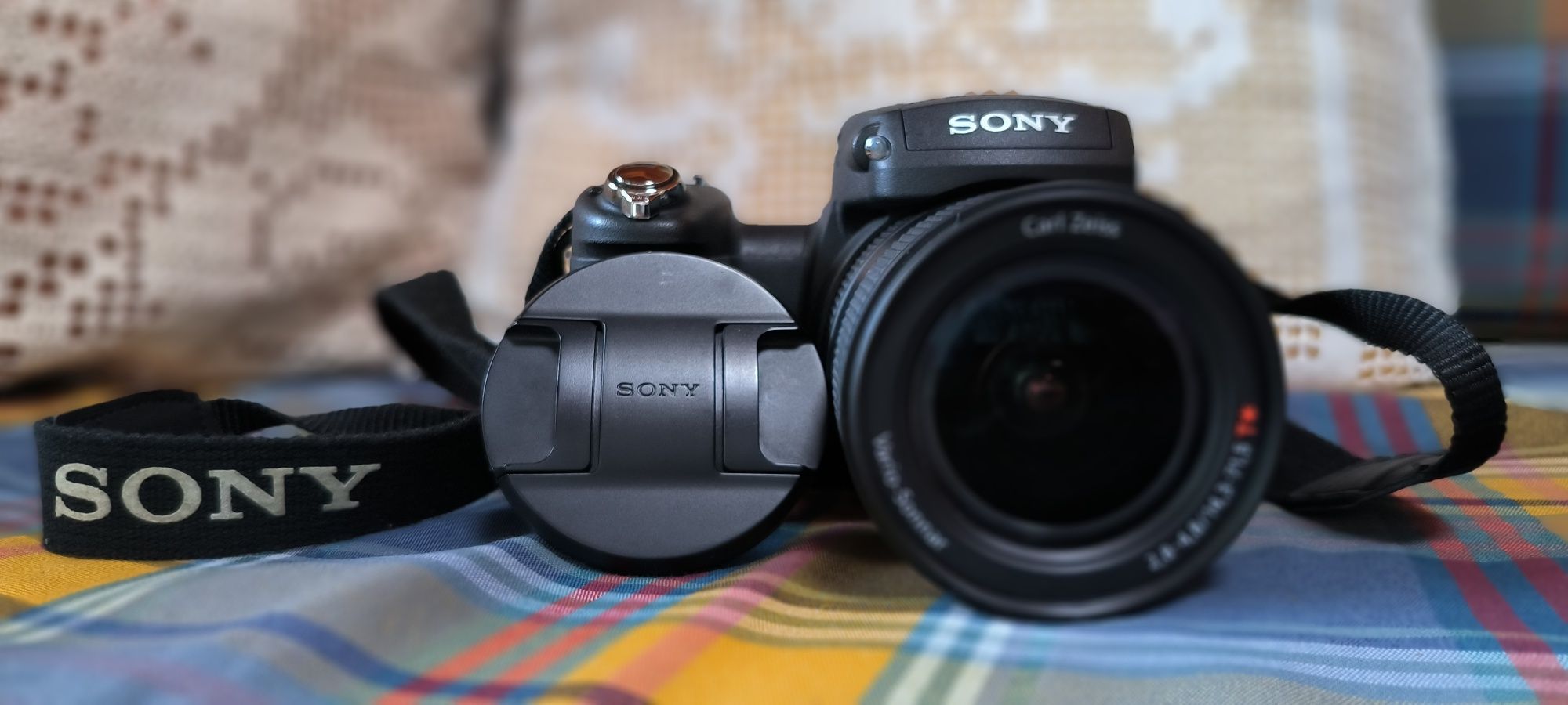 Sony Cybershot DSR-R1