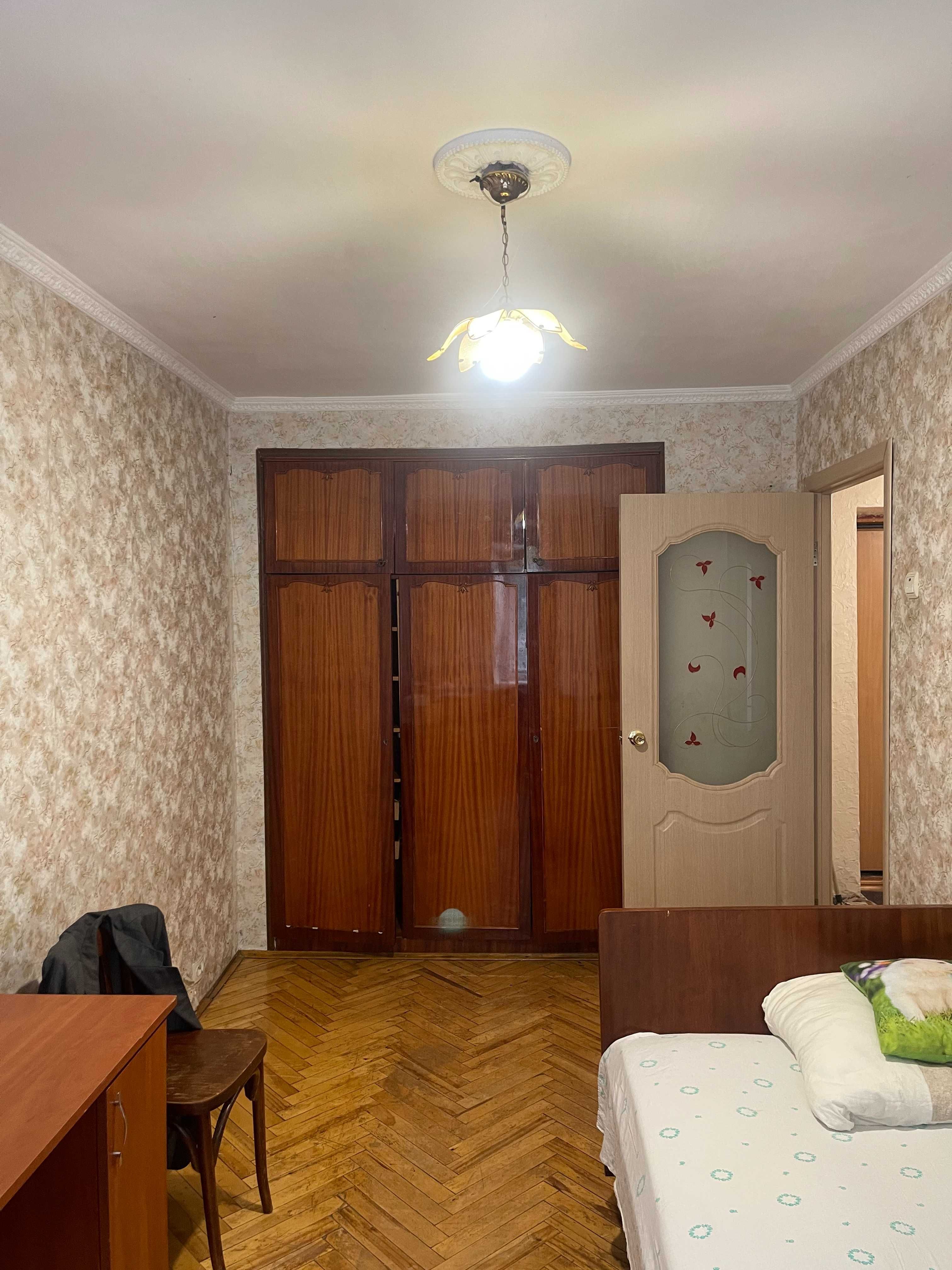 Продаж 2кім квартири по вул Роксоляни 55тис уо