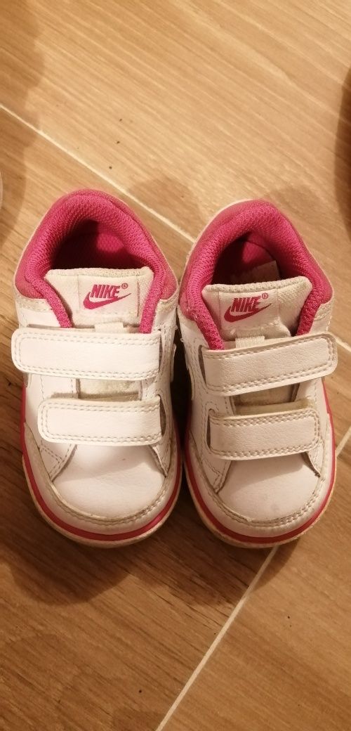 Tenis de bebé Sketchers e Nike