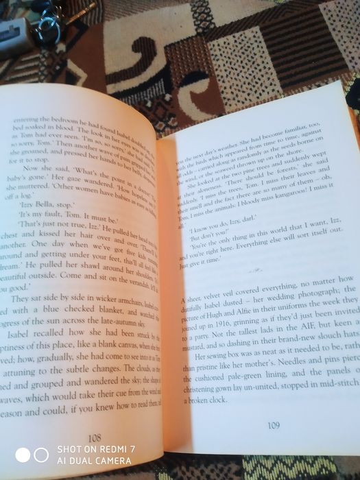 Книга " The light between oceans"