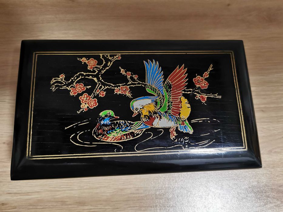 Laka szkatułka ,kasetka na biżuterię z pozytywką ,unikat