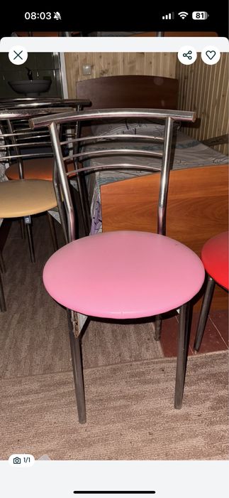 Стілець із мʼяким сидінням