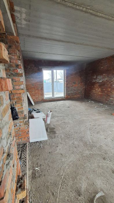 Будинок в сучасному та новому містечку з хорошим плануванням