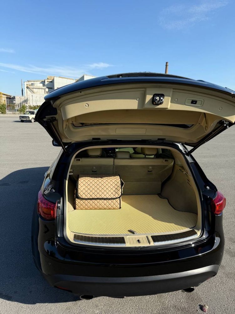 Infiniti QX70 2013