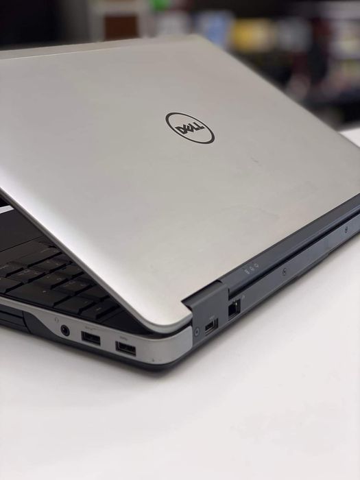 Ноутбук  Dell в ідеальному стані