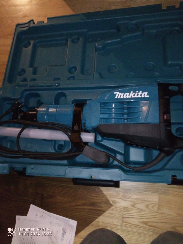 Młot wyburzeniowy Makita HM1307C NOWY