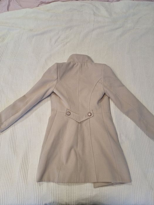 Пальто світлобежевого кольору