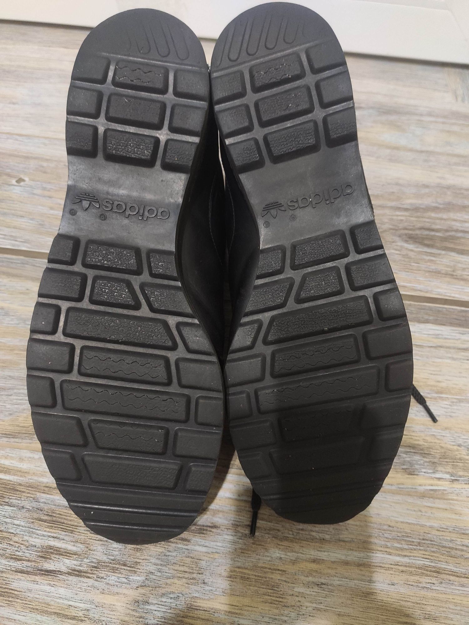 Продам оригінальні чоловічі ботинки Adidas