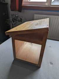Drewniany domek dla owadów, dzikich pszczół