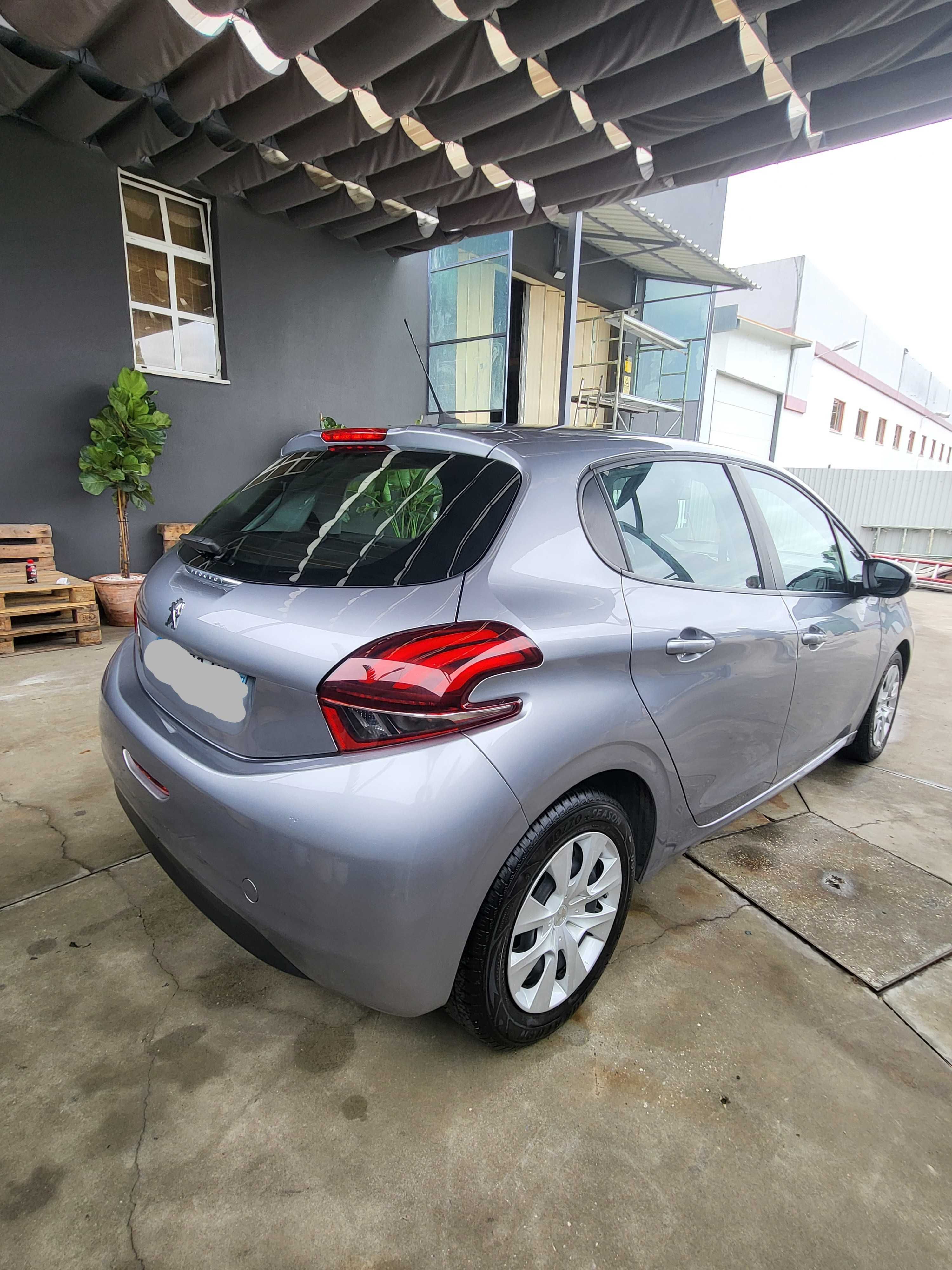 Peugeot 208 1.2vti