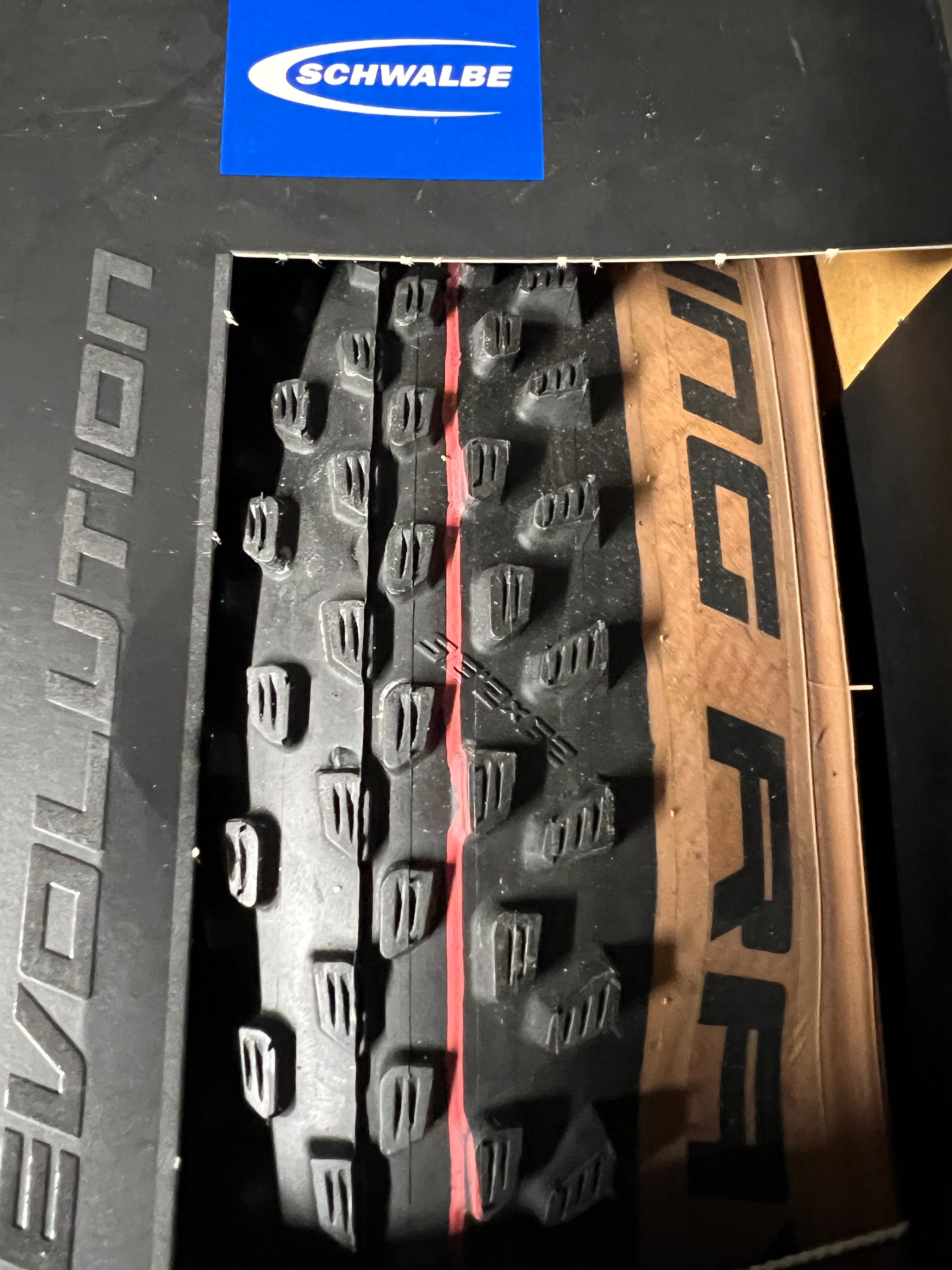 Opona rowerowa Schwalbe Racing Ray 29x2,35 zwijana