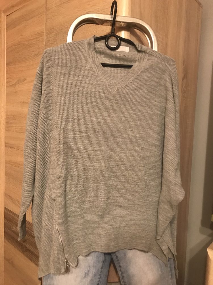 Sweter szary w szpic Megi nowy