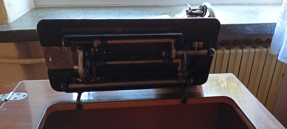 maszyna do szycia Singer z szafką, antyk