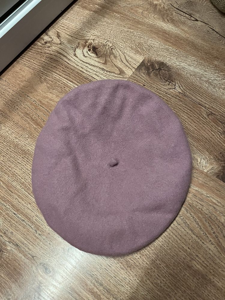 Fioletowy wełniany beret