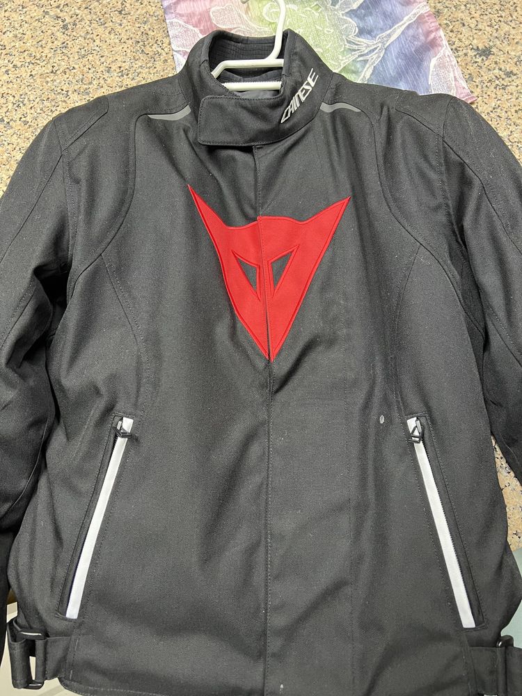 Casaco Dainese preto e vermelho