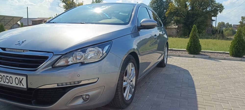 Peugeot 308 2015 року