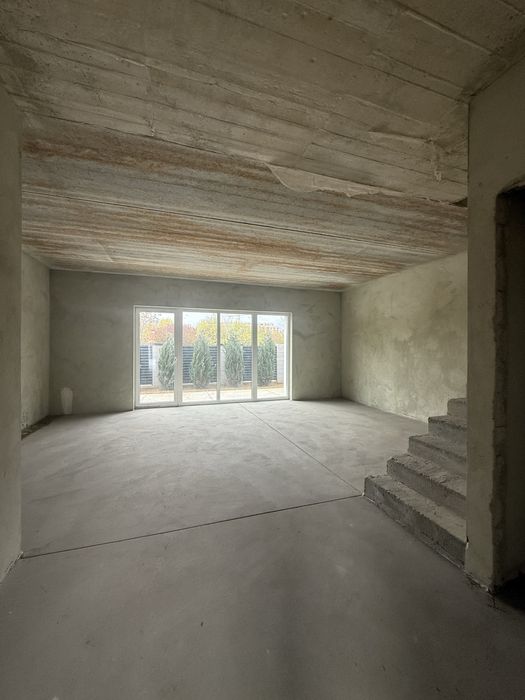 Продаж двухповерхового таунхаусу.